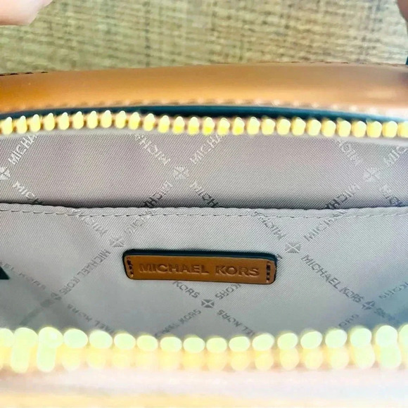 NWT Micheal Kors Medium Jet Set Pebbled Leather Crossbody - Picture 8 of 11